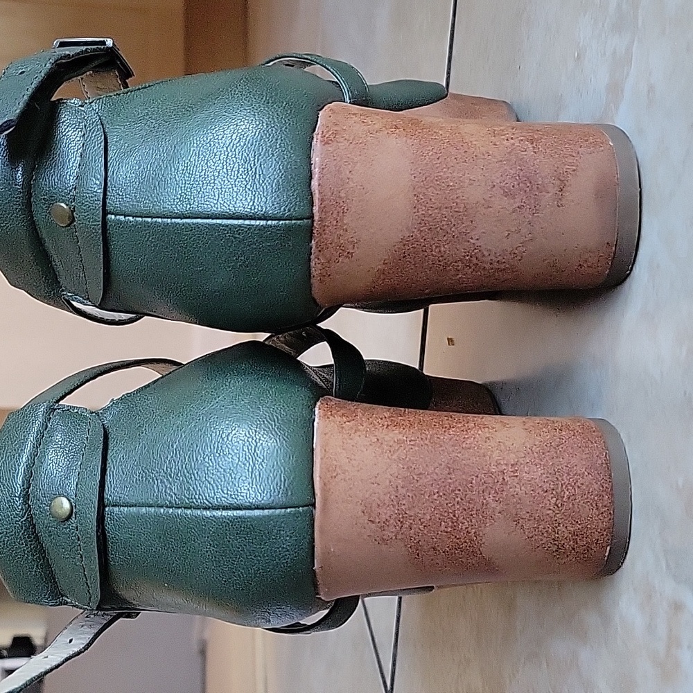 Green Dakota Criss Cross Platform Shoes - Picture 4 of 10